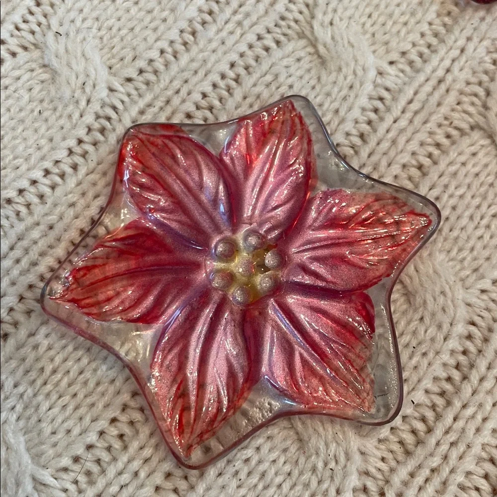 Red Glass Votive/tea light Candle Holder and Pressed glass poinsettia/leaf - Picture 4 of 11